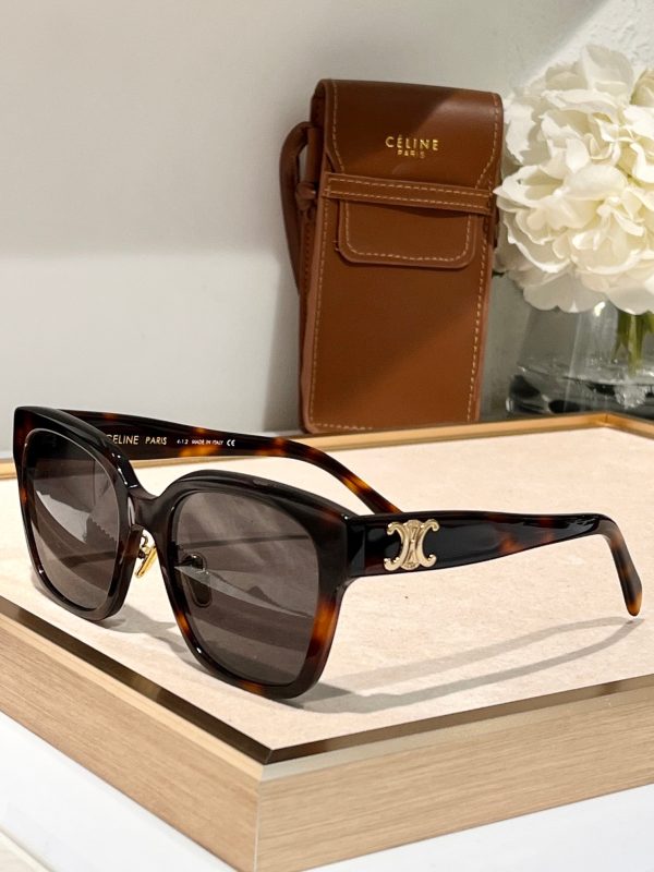 TRIOMPHE CL 40222 F 74S Square Sunglasses